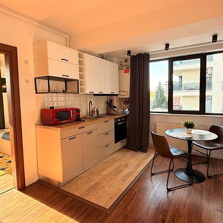 Cozy Apartment With Self Check-In Near Promenada Mall And Verdi Park Bukarest Eksteriør billede
