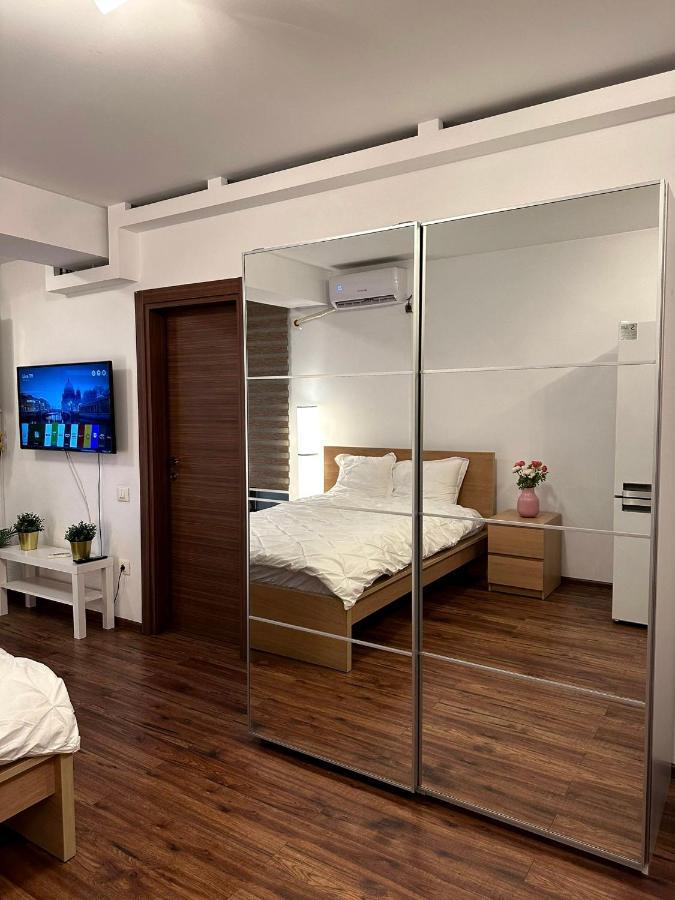 Cozy Apartment With Self Check-In Near Promenada Mall And Verdi Park Bukarest Eksteriør billede