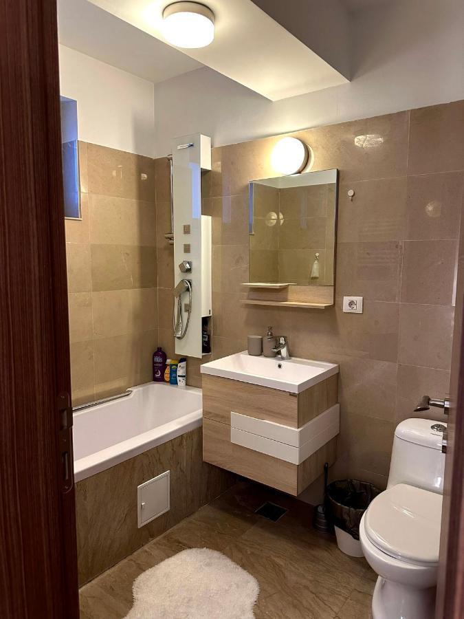 Cozy Apartment With Self Check-In Near Promenada Mall And Verdi Park Bukarest Eksteriør billede