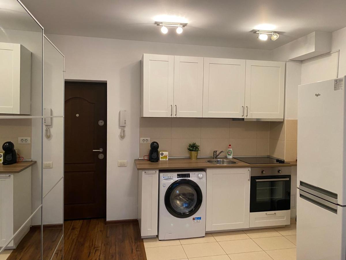 Cozy Apartment With Self Check-In Near Promenada Mall And Verdi Park Bukarest Eksteriør billede