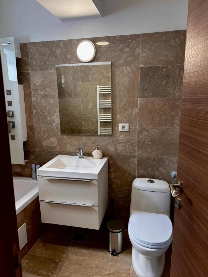 Cozy Apartment With Self Check-In Near Promenada Mall And Verdi Park Bukarest Eksteriør billede
