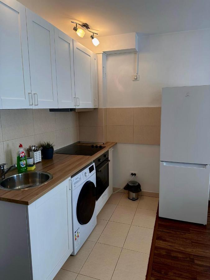 Cozy Apartment With Self Check-In Near Promenada Mall And Verdi Park Bukarest Eksteriør billede