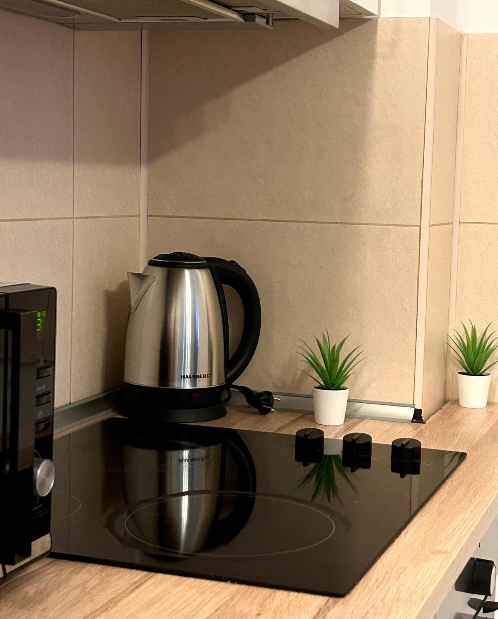 Cozy Apartment With Self Check-In Near Promenada Mall And Verdi Park Bukarest Eksteriør billede