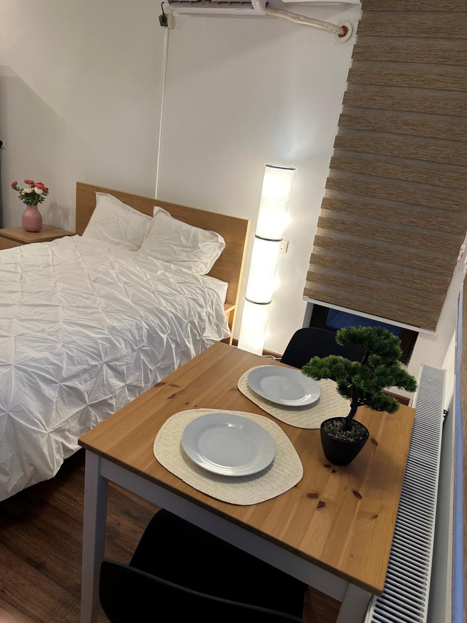 Cozy Apartment With Self Check-In Near Promenada Mall And Verdi Park Bukarest Eksteriør billede