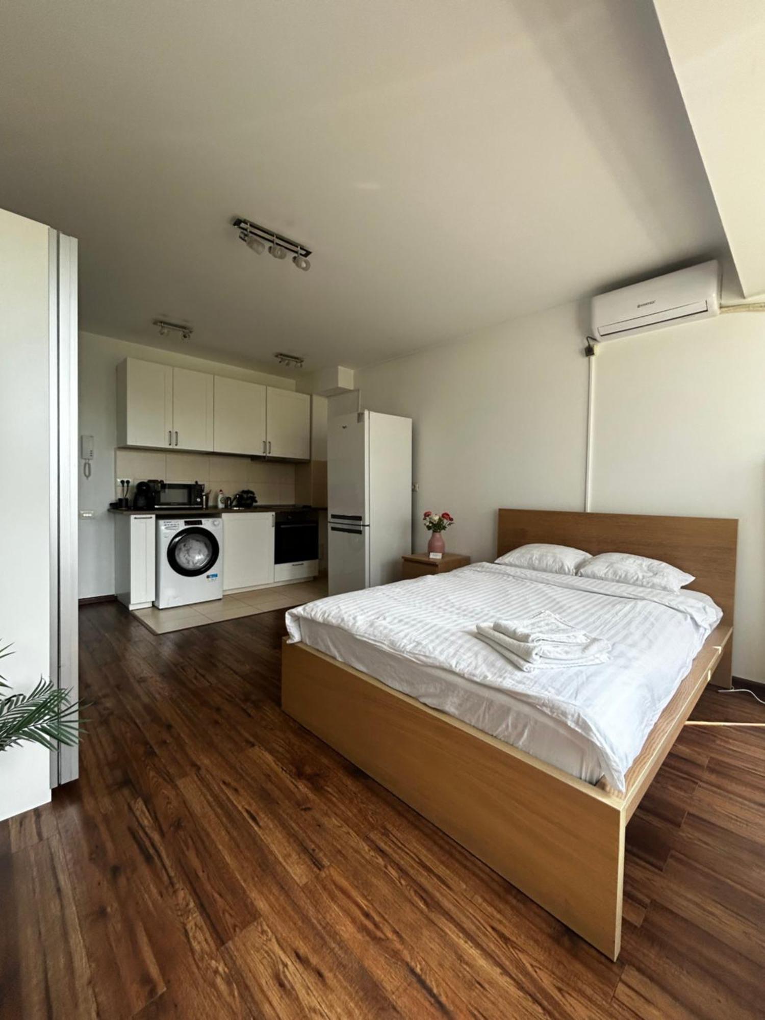Cozy Apartment With Self Check-In Near Promenada Mall And Verdi Park Bukarest Eksteriør billede