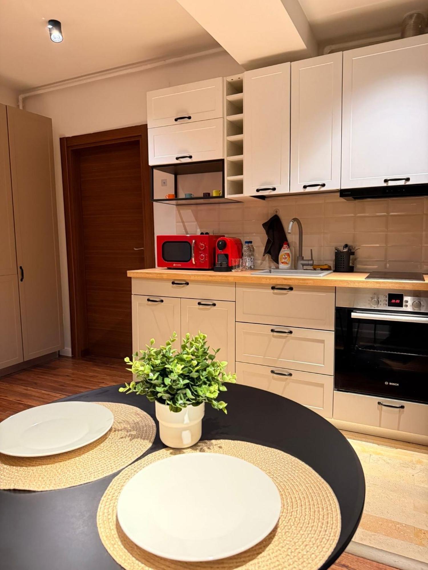 Cozy Apartment With Self Check-In Near Promenada Mall And Verdi Park Bukarest Eksteriør billede