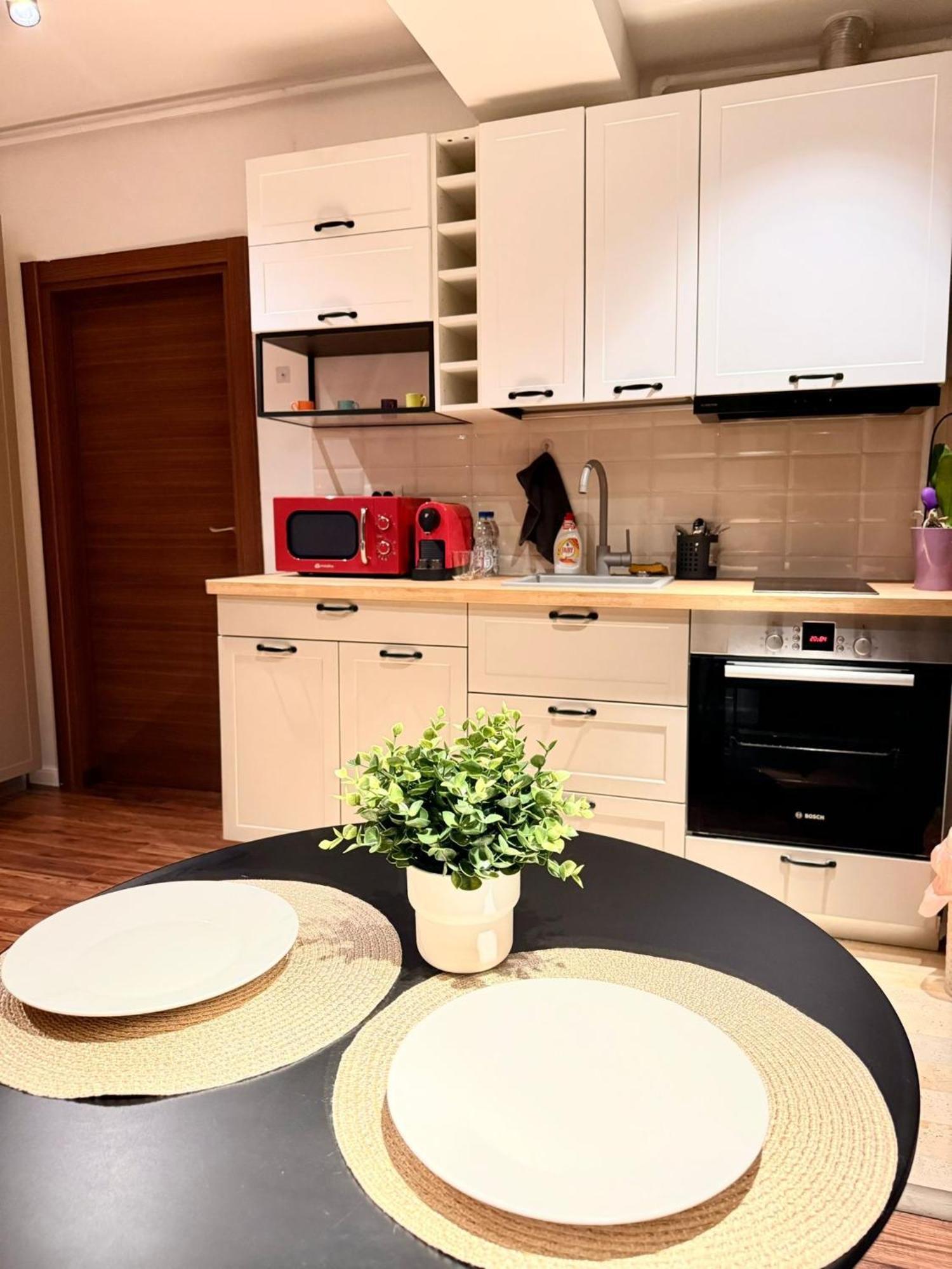 Cozy Apartment With Self Check-In Near Promenada Mall And Verdi Park Bukarest Eksteriør billede