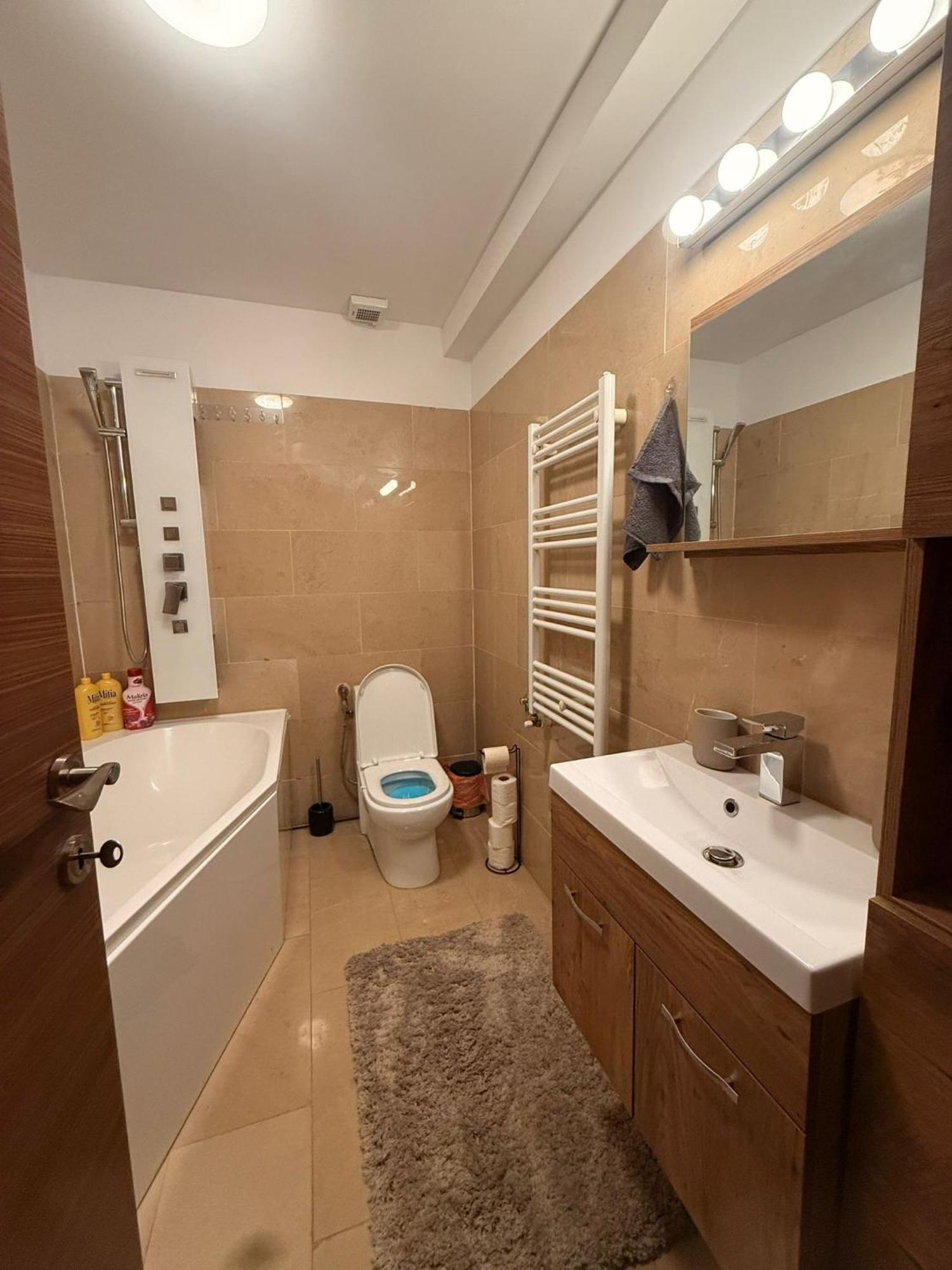 Cozy Apartment With Self Check-In Near Promenada Mall And Verdi Park Bukarest Eksteriør billede